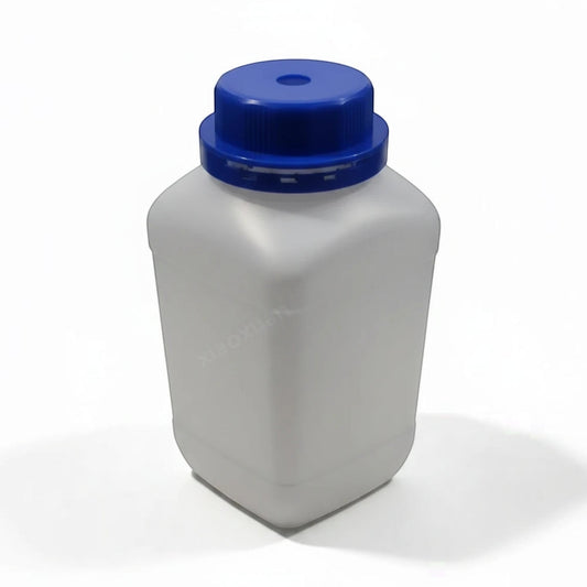 CC1 Reinigungsmittelflasche aus mattweißem Kunststoff mit blauem Schraubdeckel