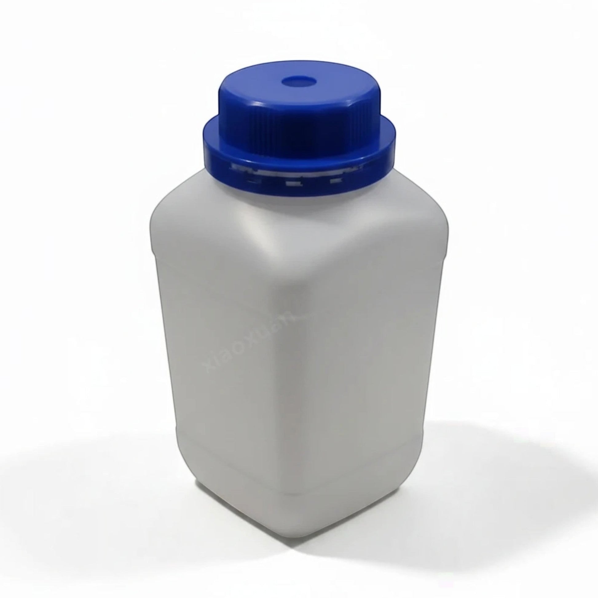 CC1 Reinigungsmittelflasche aus mattweißem Kunststoff mit blauem Schraubdeckel