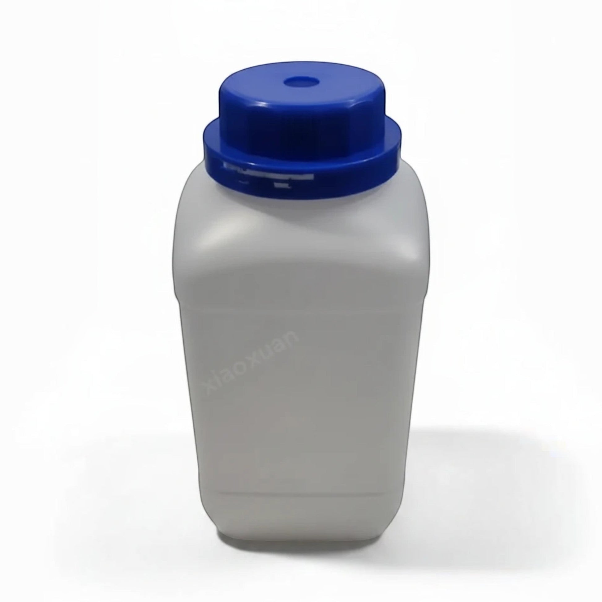 CC1 Reinigungsmittelflasche aus mattweißem Kunststoff mit blauem Schraubdeckel