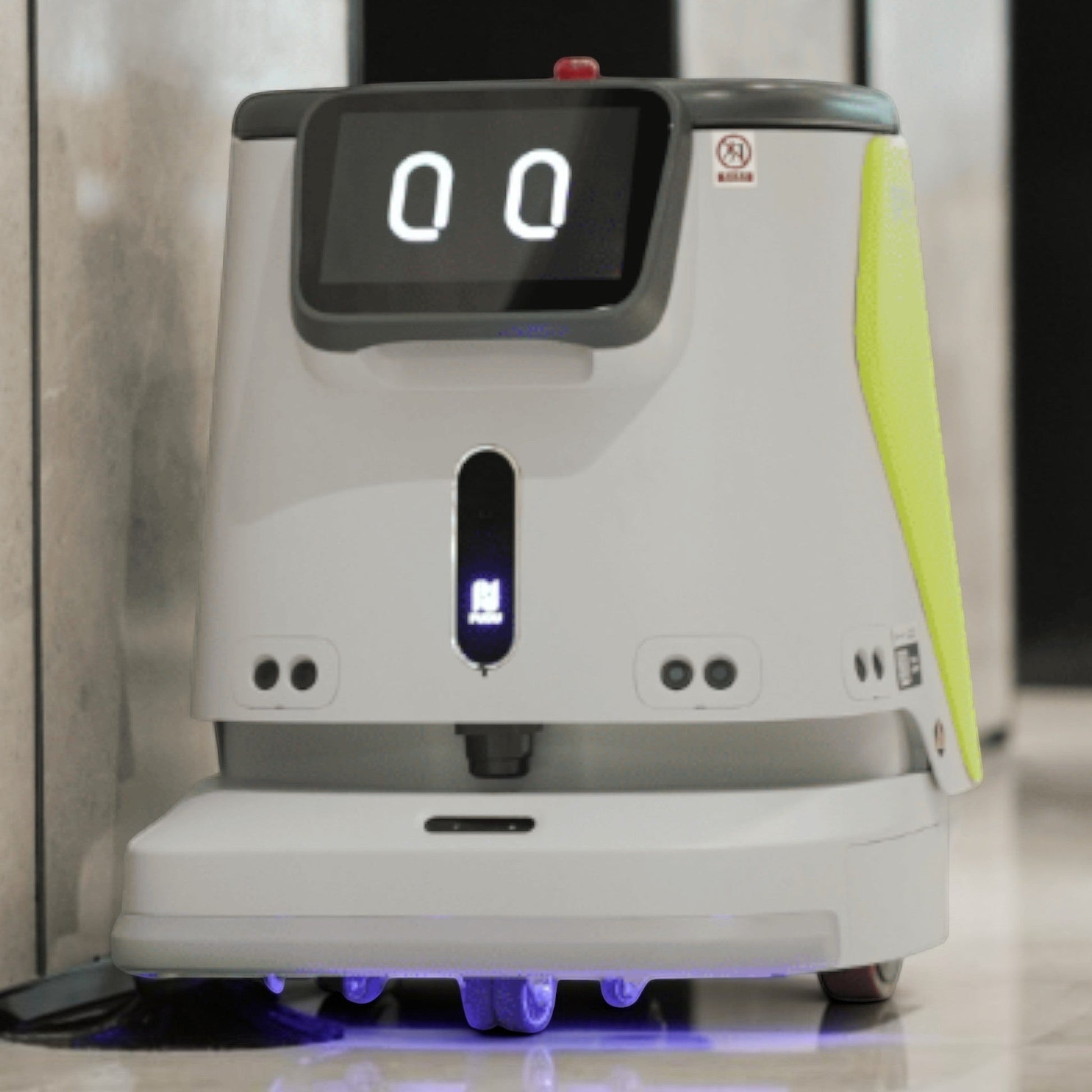 CC1 professioneller Reinigungsroboter in Gelb-Grün mit Touchscreen-Bedienfeld